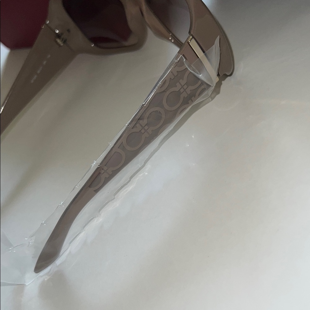 Salvatore Ferragamo Sunglasses - Picture 12 of 12